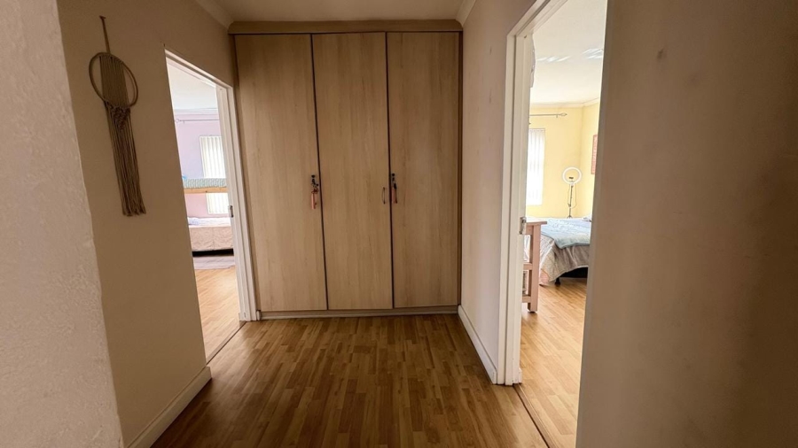 5 Bedroom Property for Sale in Sandbaai Western Cape